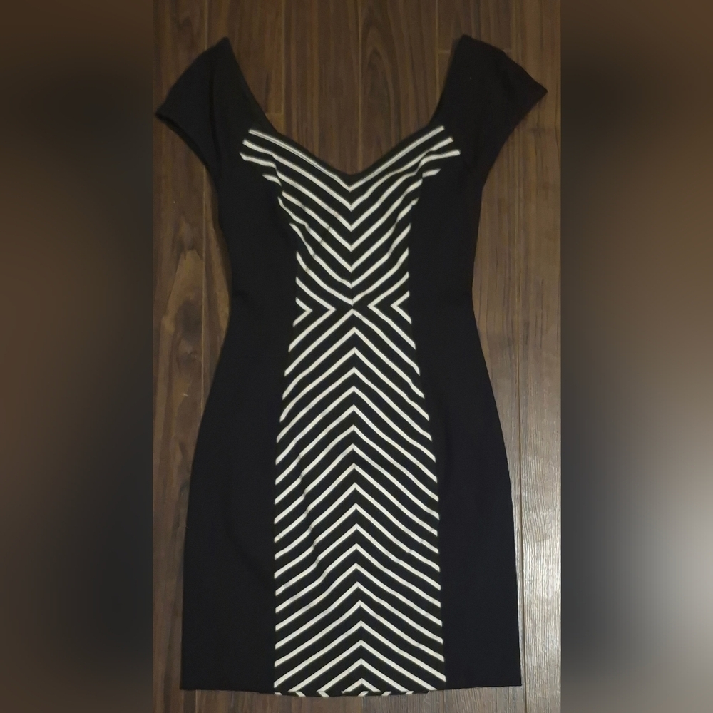 GUESS Chevron Bodycon Dress — Black & White — Size XS